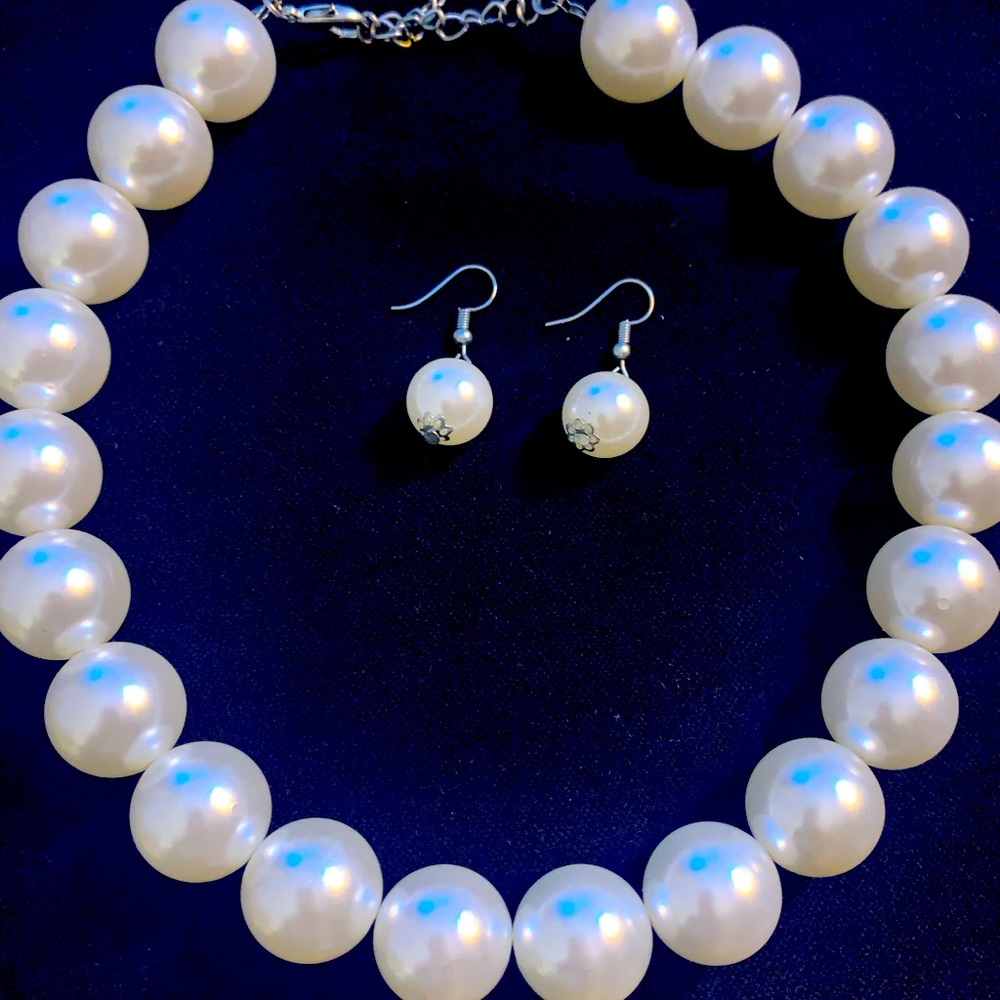 Faux white pearl bead necklace and earring set